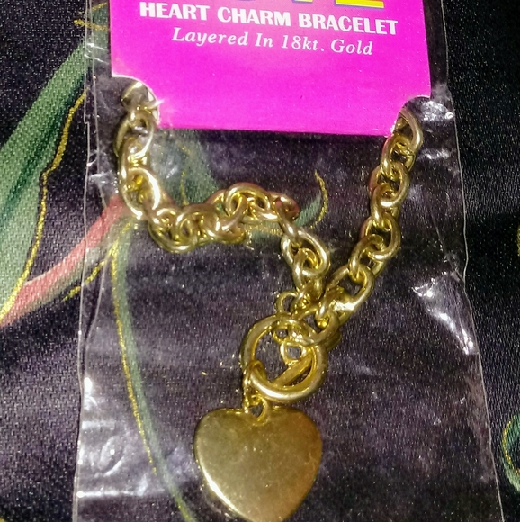 Gold Link Bracelet with Heart Charm - Picture 8 of 9